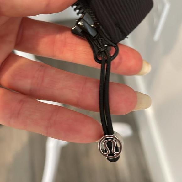 LULULEMON DEFINE JACKET IN BLACK HERRINGBONE WITH HOOD - Picture 2 of 4